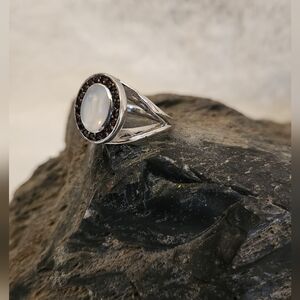 NWOT Translucent & Burgundy Crystal Ring - Size 8